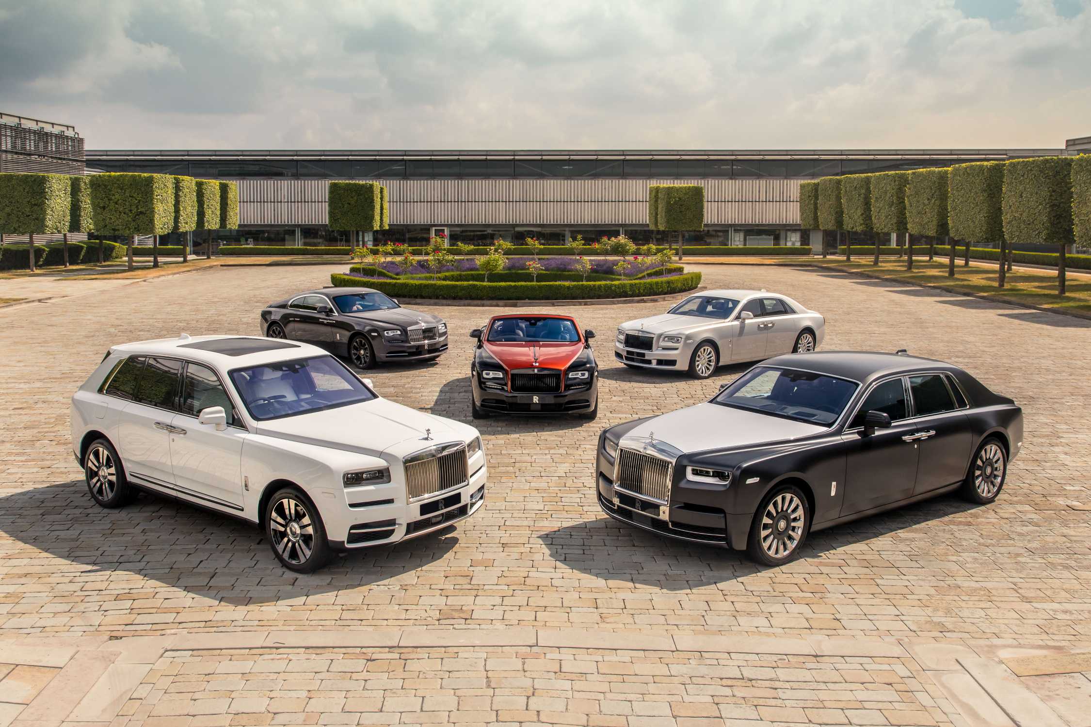 RollsRoyce Sold 5586 Vehicles in 2021 and It Was an AllTime Record   autoevolution